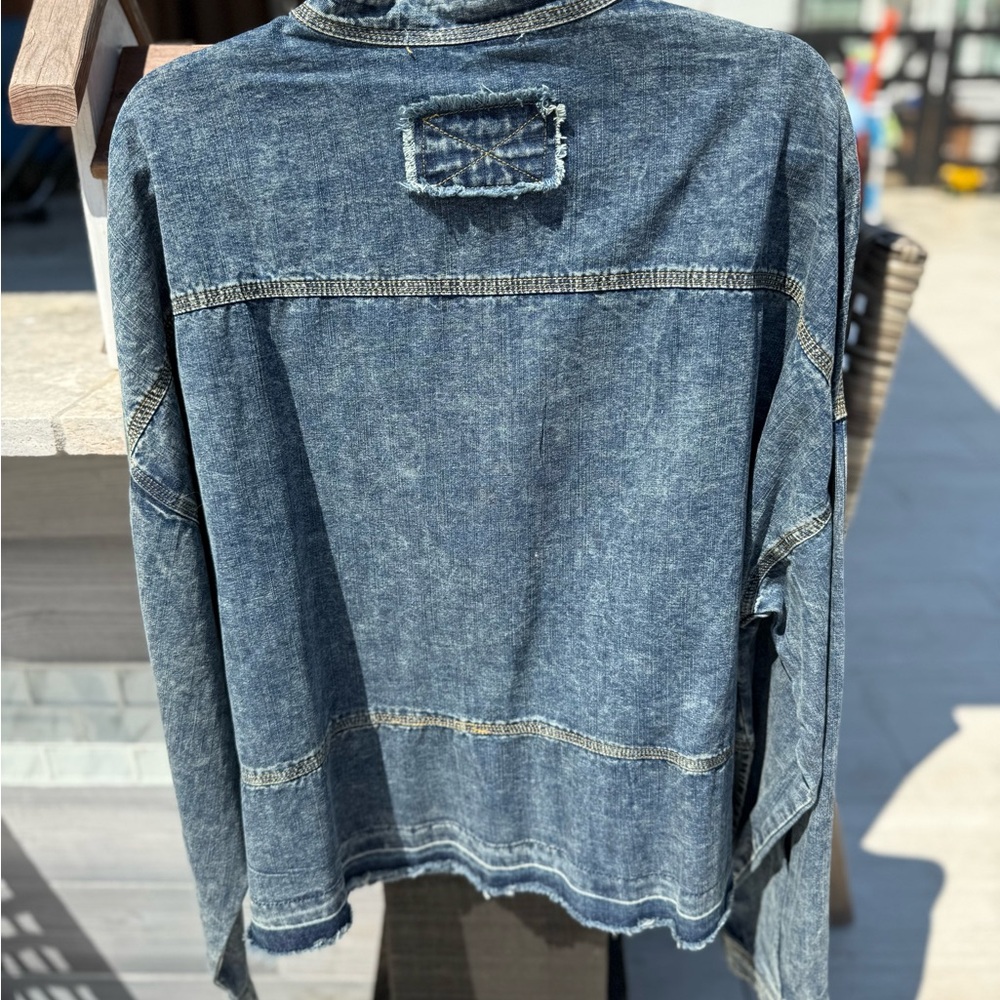 DAVI & DANI Denim Blue Top NWT - Picture 2 of 2
